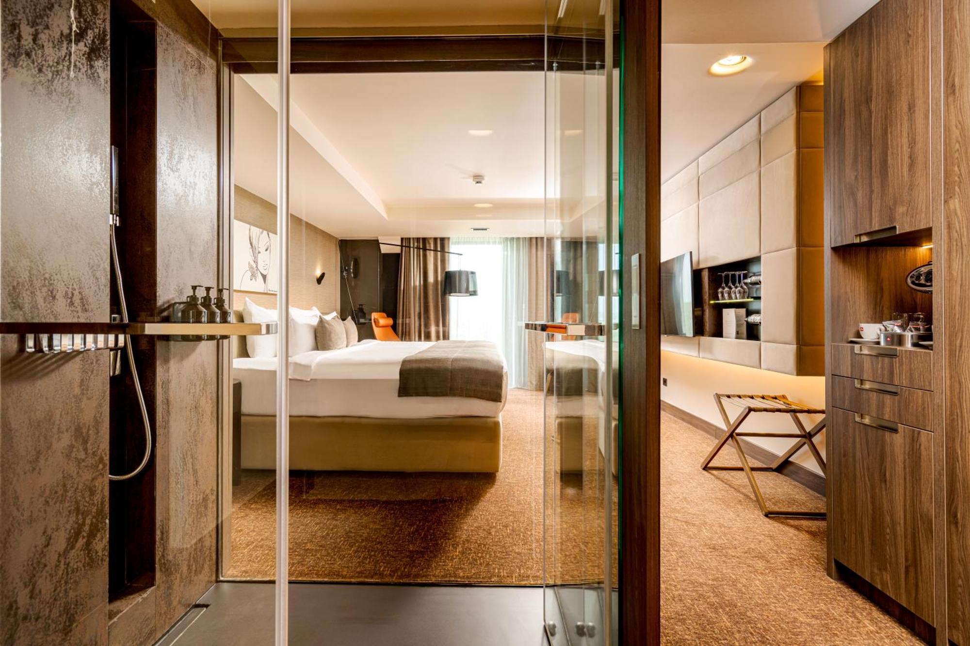 Kronwell Brasov Hotel Luaran gambar